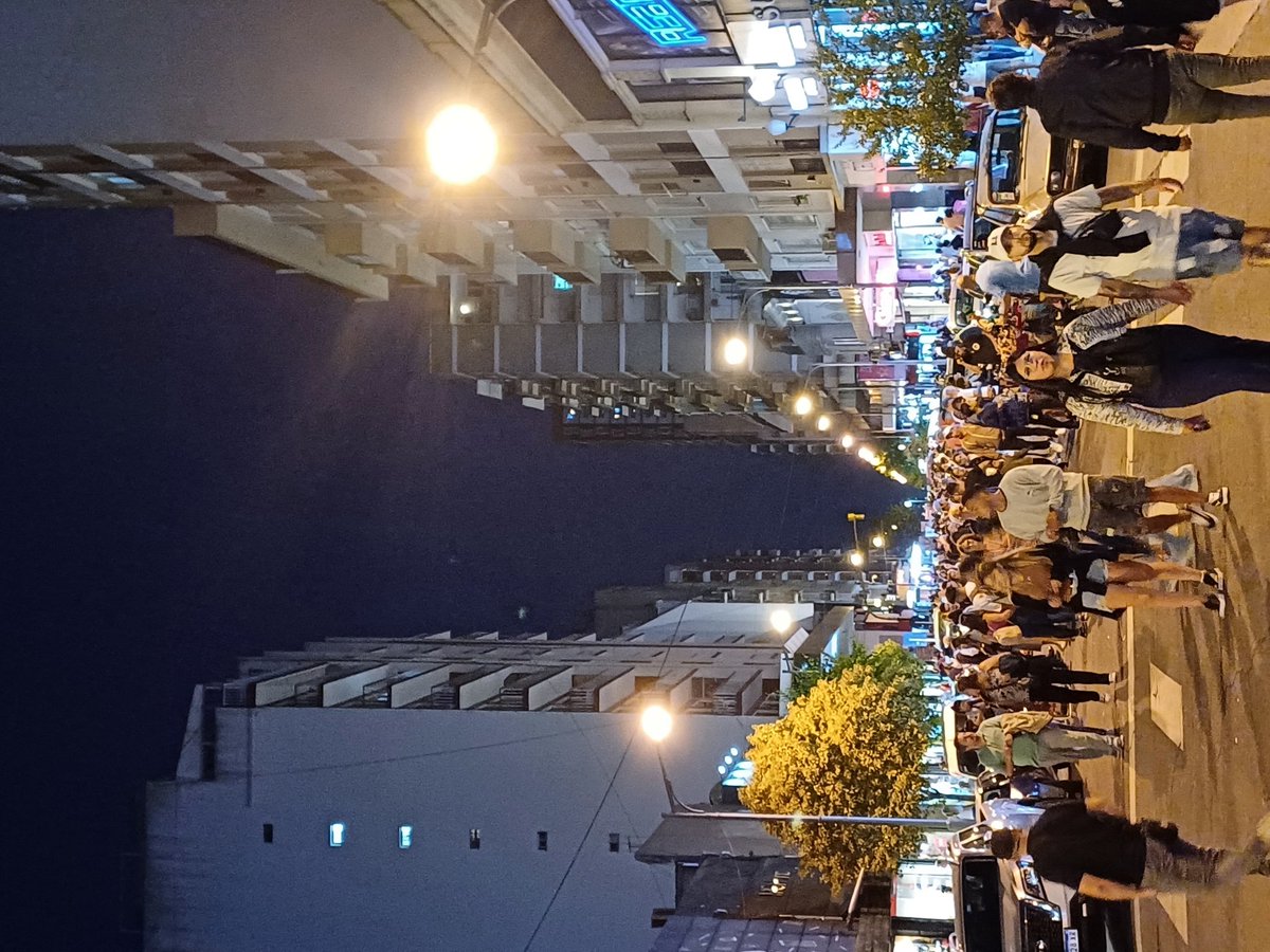 Alx09serrano's tweet photo. Esto No saldrá en noticias.
Pero esta es la gente que disfruta de su país, que se les ve con alegría, apesar de todo lo que esta atravesando argentina 🇦🇷 

#MarDelPlata https://t.co/hqP662lpua