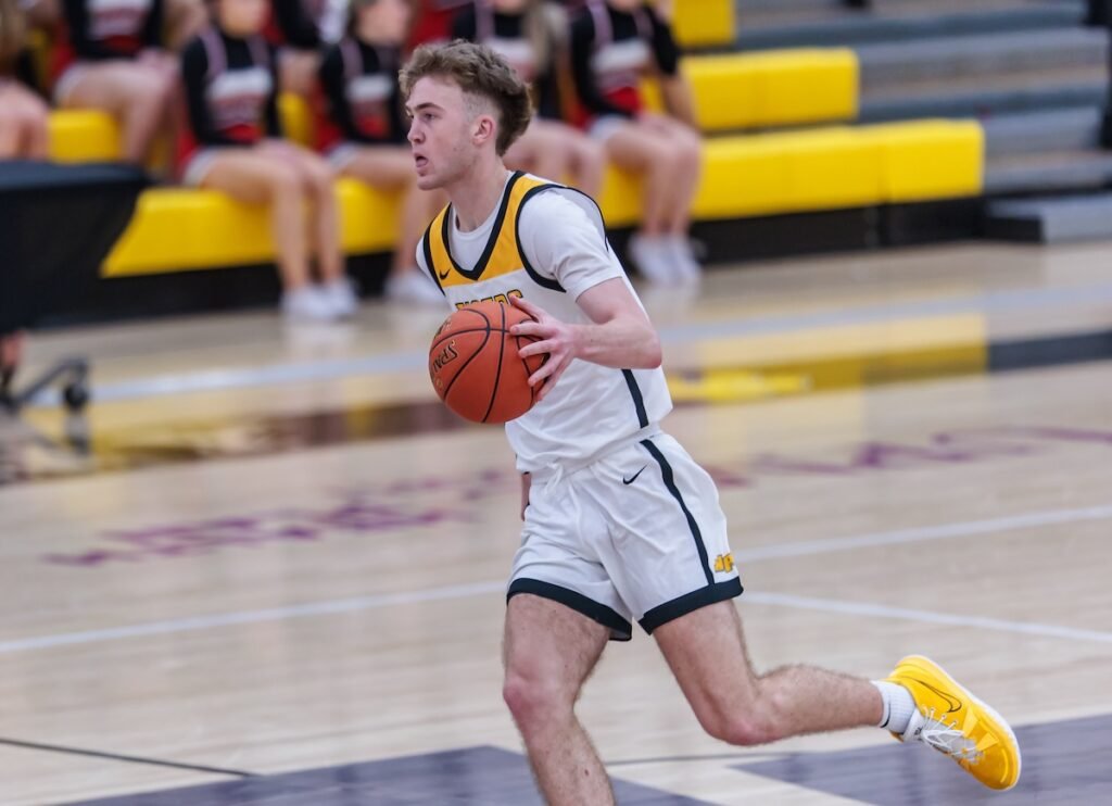 Boys Basketball: <a href="/NAboysbball/">NA Boys Basketball</a> rolls Seneca Valley for section win, 73-52.

🔗- athletics.northallegheny.org/news/tigers-ro…