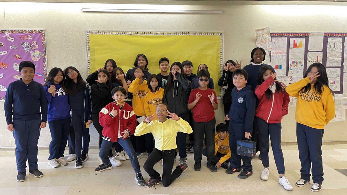 jasminecanaria's tweet photo. Snapshots from this week ✌🏽 #Grade5and6memories  #ubunto @StmargaretTcdsb https://t.co/AwLRXJWgI2