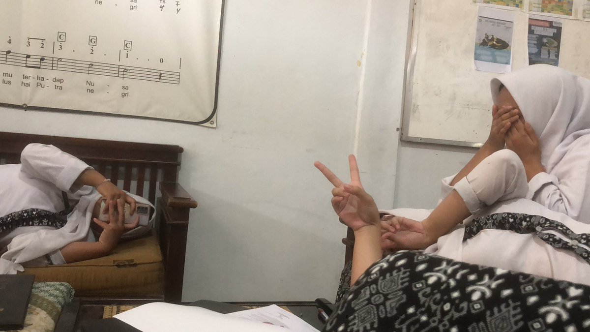 tidur di ruang bk adalah hal paling Ade karena ACnya tidak pernah mati🔥