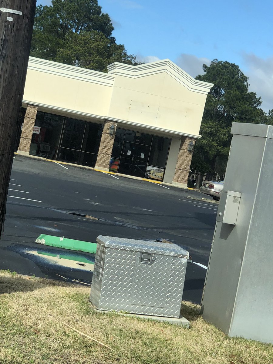So They FINALLY got ride of The CD & DVD Warehouse!! 🤔🧐👀  

#MobileAL