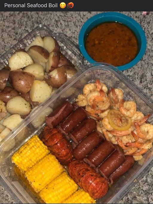 Y&rsquo;all.. Please tell me you see it too https://t.co/SW9b7599x4