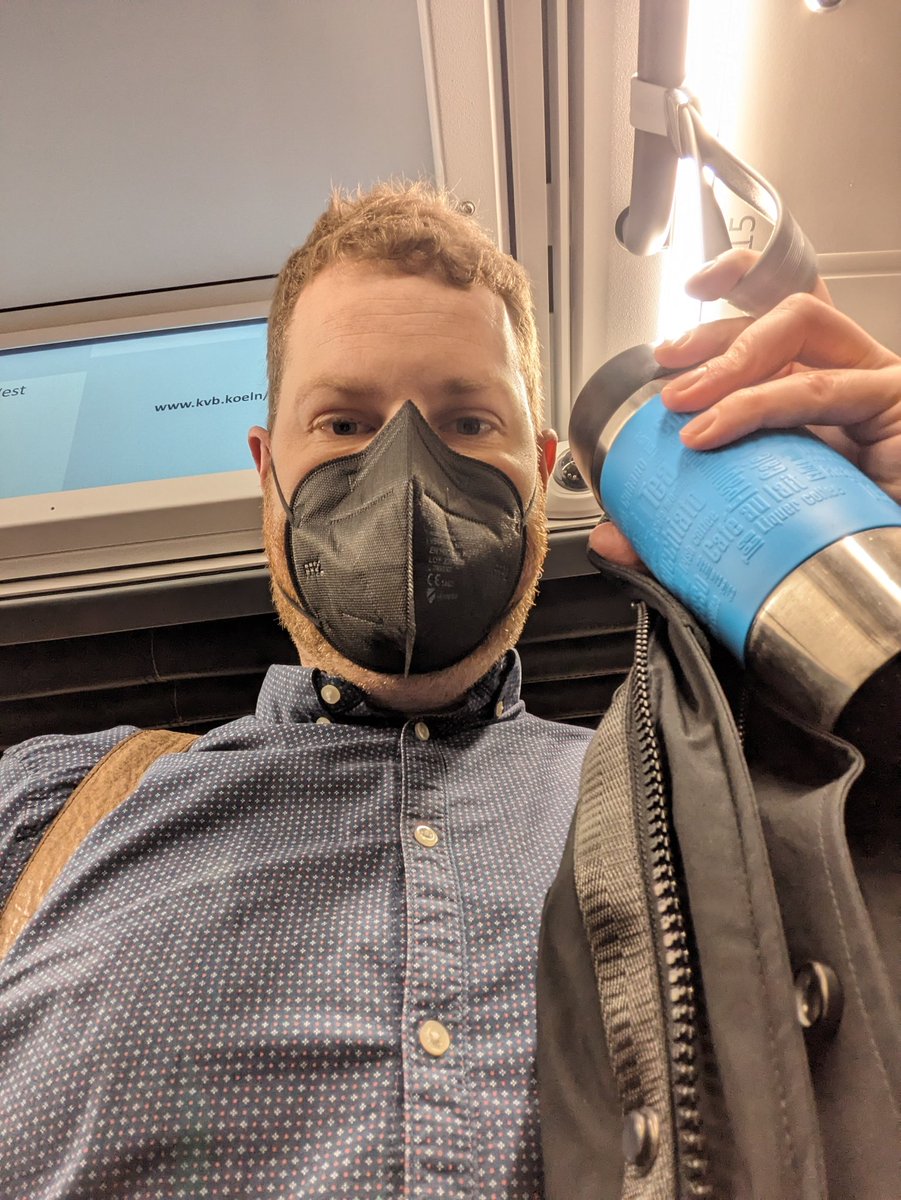 Service-Tipp für die Fahrt mit den stets proppenvollen Bahnen der <a href="/KVBAG/">KVBAG</a>: Mit Maske und ohne Jacke ist es deutlich erträglicher.