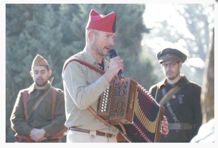 ramonredorta's tweet photo. Música i cançó per la Memòria Democràtica històrica. 🎤Música per la dignitat dels nostres avis i avantpassats. Dignifiquem el nostre passat per caminar amb fermesa i convicció cap al  futur. Recreació de la retirada de l’Exèrcit Popular el 1939 a Taradell. . Gràcies, Taradell. https://t.co/5dJXNi4Srh