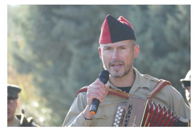ramonredorta's tweet photo. Música i cançó per la Memòria Democràtica històrica. 🎤Música per la dignitat dels nostres avis i avantpassats. Dignifiquem el nostre passat per caminar amb fermesa i convicció cap al  futur. Recreació de la retirada de l’Exèrcit Popular el 1939 a Taradell. . Gràcies, Taradell. https://t.co/5dJXNi4Srh