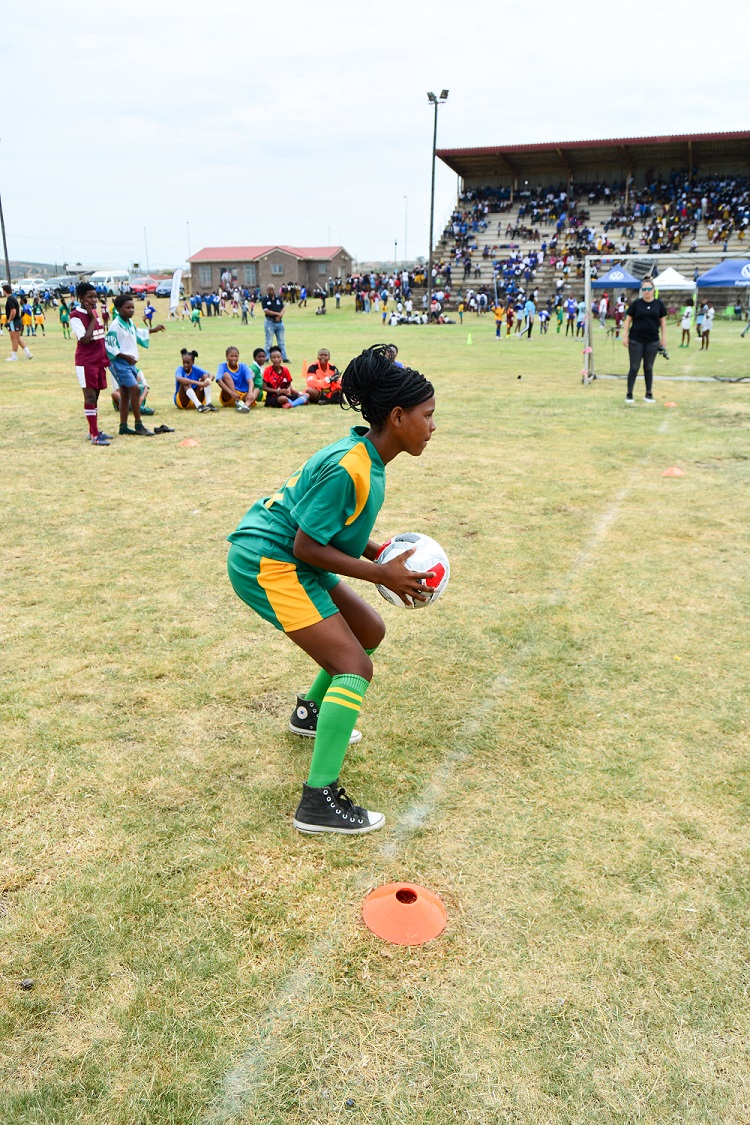 VolkswagenSA's tweet photo. Not one to rest on her laurels, @descaptain cemented our renewed strategic partnership by hosting a coaching clinic for the local community in KwaNobuhle, Kariega!
We look forward to many more beneficial events championed by our resident Banyana Banyana Head Coach.
#VW4Good https://t.co/aroxboEQBX