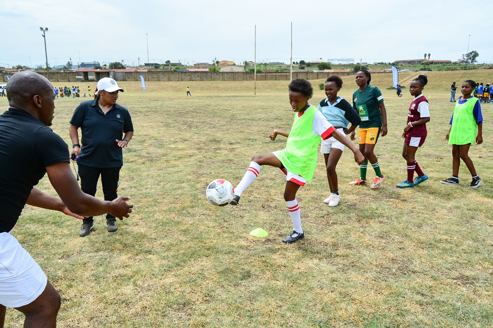 VolkswagenSA's tweet photo. Not one to rest on her laurels, @descaptain cemented our renewed strategic partnership by hosting a coaching clinic for the local community in KwaNobuhle, Kariega!
We look forward to many more beneficial events championed by our resident Banyana Banyana Head Coach.
#VW4Good https://t.co/aroxboEQBX