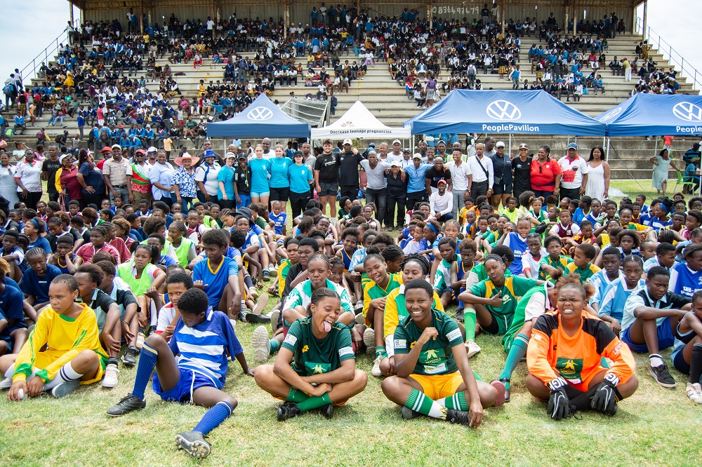 VolkswagenSA's tweet photo. Not one to rest on her laurels, @descaptain cemented our renewed strategic partnership by hosting a coaching clinic for the local community in KwaNobuhle, Kariega!
We look forward to many more beneficial events championed by our resident Banyana Banyana Head Coach.
#VW4Good https://t.co/aroxboEQBX