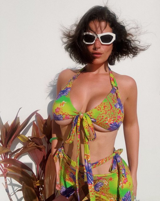 So Hot 🔥 &amp; hornYyYYYy let&rsquo;s chat!  💗 https://t.co/LUicb8oKAt 🌺 https://t.co/tDqyFK8Ihs