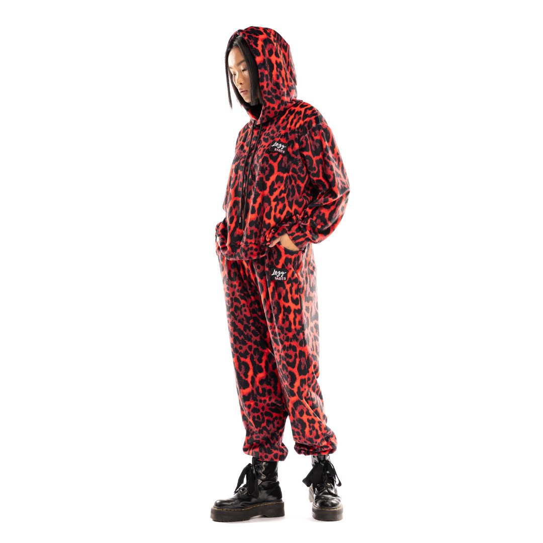 LazyBabes_com's tweet photo. ๐ Prowl with power in our fierce red Lazy in the Jungle set!
Embrace your inner wildcat with this bold and stylish piece that's sure to turn heads.โค๏ธ๐ค
New collection is OUT! Link in bio ๐
#lazybabes #womenstracksuit #velourset #loungewear #sportswear #cheetah https://t.co/L77tkF4gaL