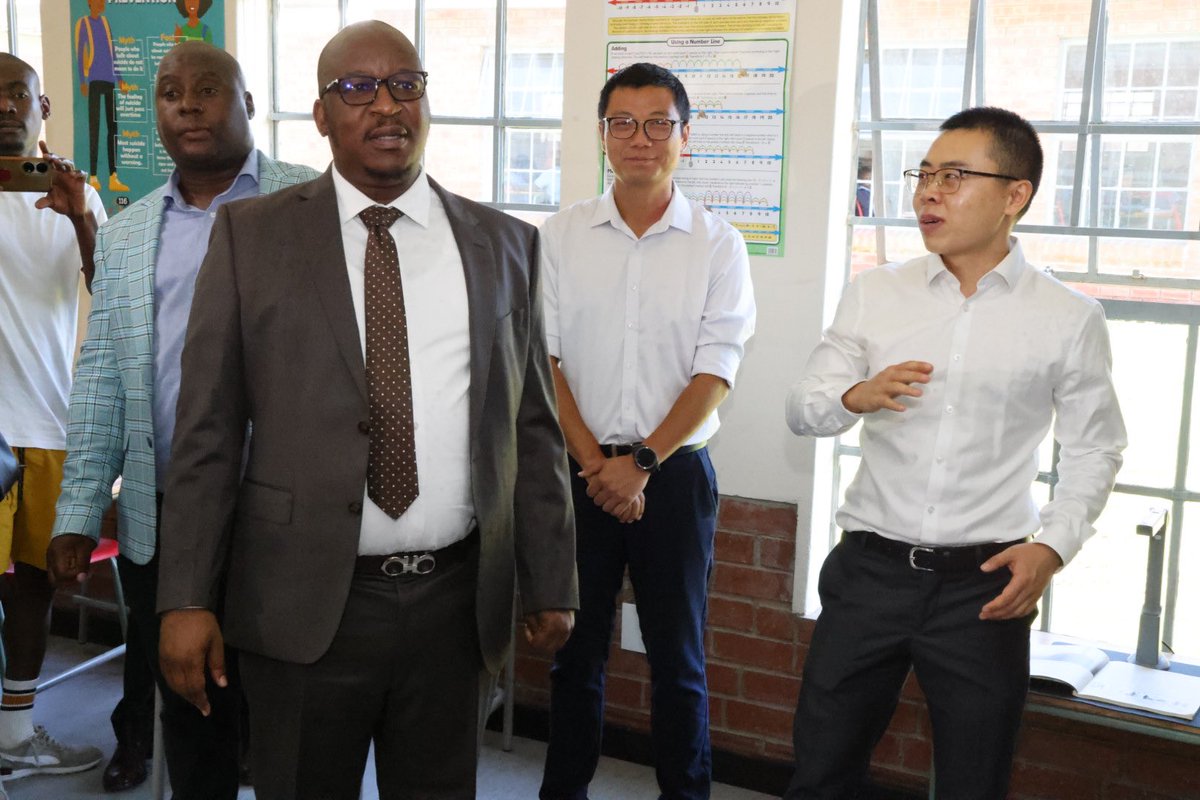 EducationGP1's tweet photo. [WATCH]: Mayibuye Primary School is an ICT school fully equipped with smartboards, laptops, tablets &amp; camera surveillance. Ye Qilin, in charge of education development solutions at @HuaweiZA, demonstrated the IDEAHUB system which will be used by teachers &amp; learners at the school. https://t.co/p1OVw5E440