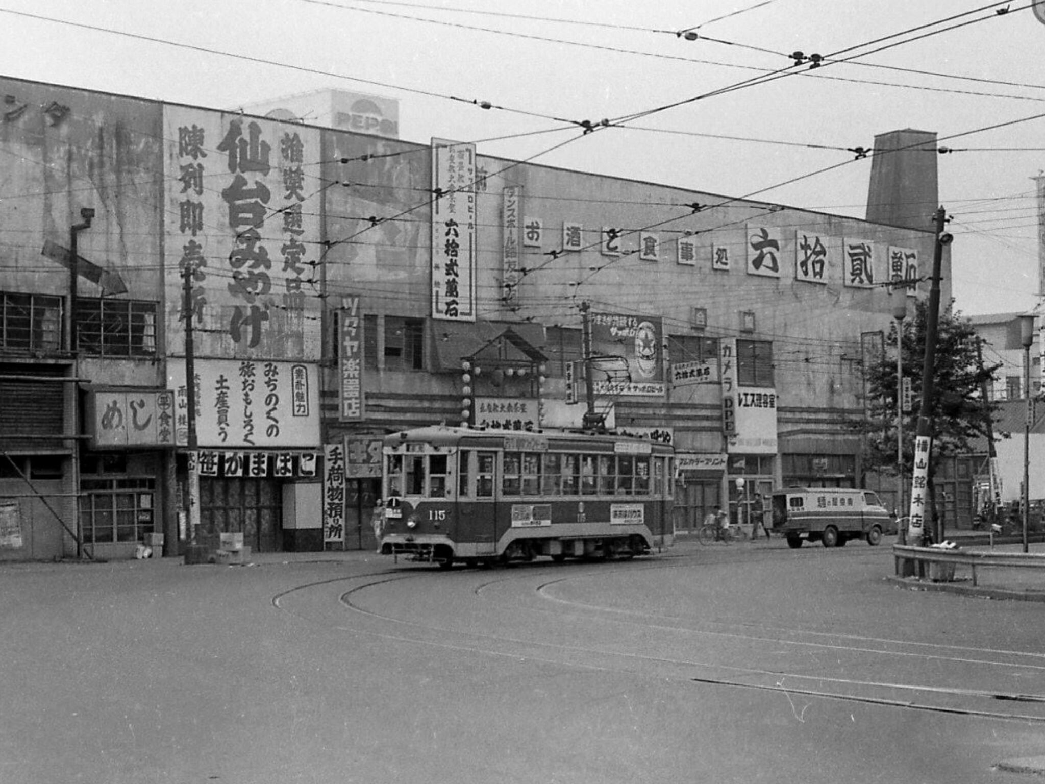 117：縁側？古い台です。 昭和 レトロ