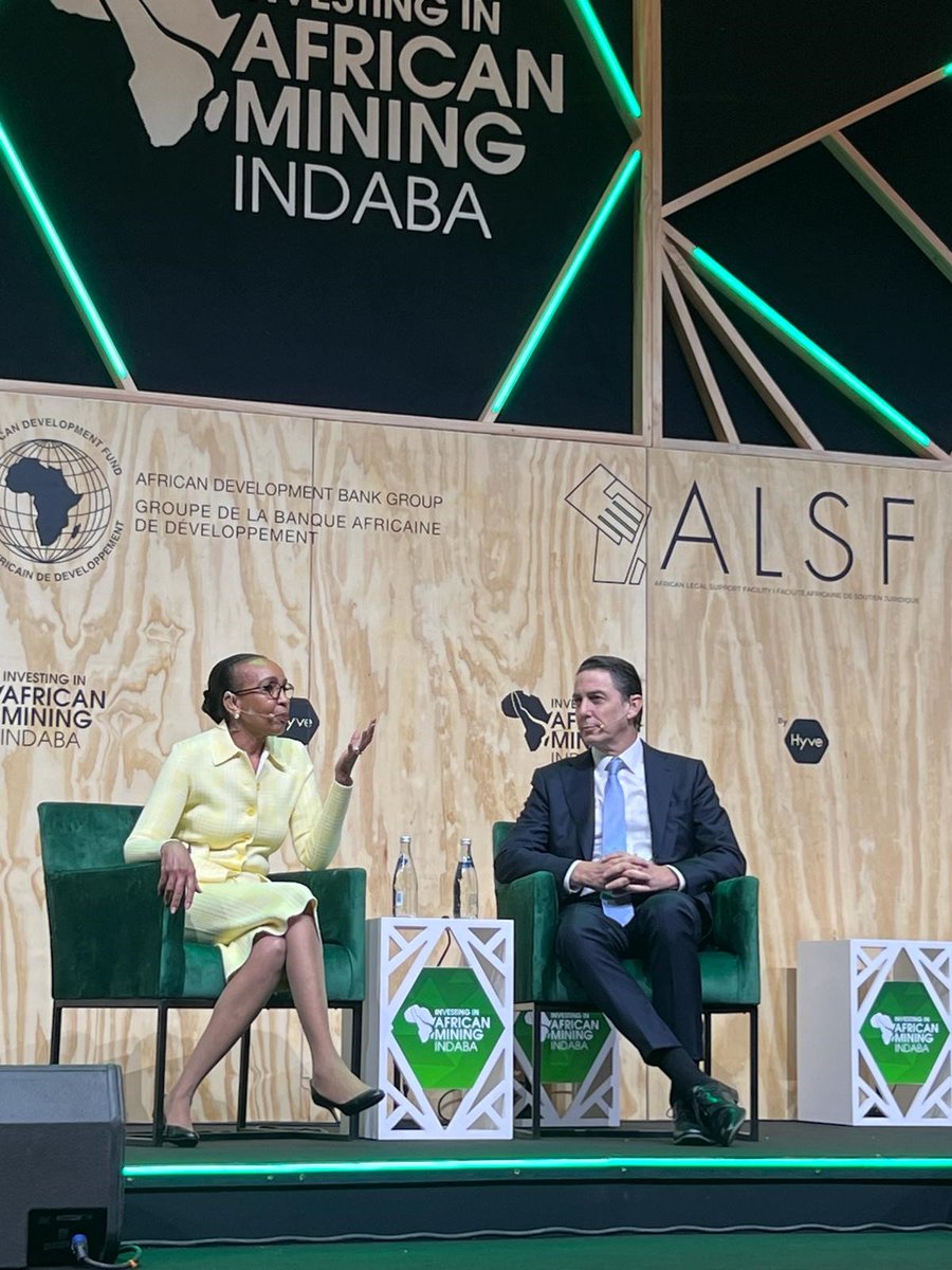 Speaking to President Joe Biden's Man. 🇺🇸🇺🇸🌍🌍
My conversation with President Biden’s Advisor on Energy and Trade <a href="/amoshochstein/">amos hochstein</a> at #MiningIndaba2024 offered a glimpse of Washington's policy swift. <a href="/WhiteHouse/">The White House</a> 

1. This is how he responded my question of why African governments