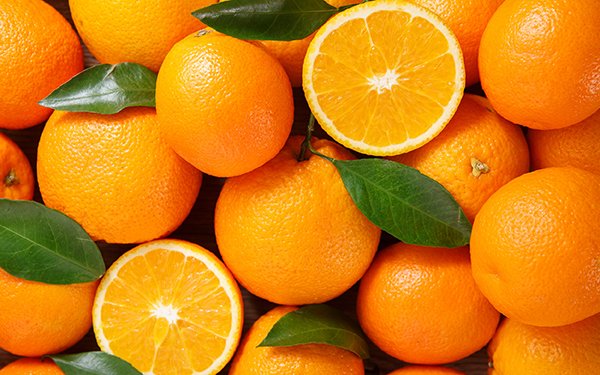 Mercadona vende naranjas de fuera (africanas), tienen las mejores naranjas al lado ¿por qué los agricultores valencianos no se manifiestan frente a mercadona...? Por cierto, en mercadona (y otros) clavan a los productos frescos un 875% por si crees que es cosa del gobierno.