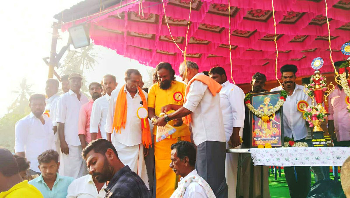KKSelvakumaroff's tweet photo. புதுக்கோட்டை மாவட்டம் மணமேல்குடி வீர முத்தரையர் முன்னேற்ற சங்கத்தினர் ஏற்பாடு செய்திருந்த முதலாம் ஆண்டு மாபெரும் மாட்டுவண்டி எல்கைப் பந்தயத்தை துவக்கி வைத்து கலந்து கொண்ட மகிழ்மிகு நிகழ்வுகள்!... https://t.co/tNT07iU4Yg