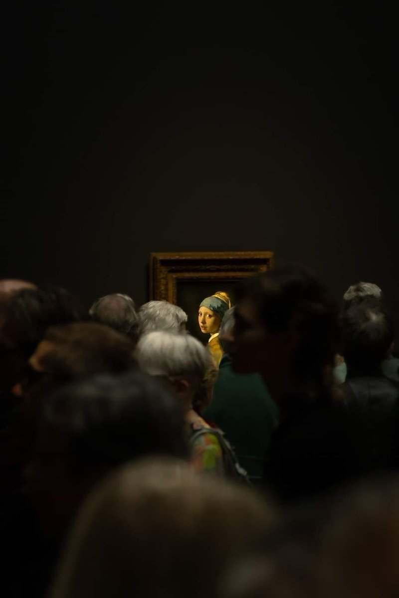 Me gustaría saber quién es el autor de esta maravilla de foto de La joven de la perla en la Galería Mauritshuis (La Haya, Países Bajos).

Buenos días, Tuiter ☕️