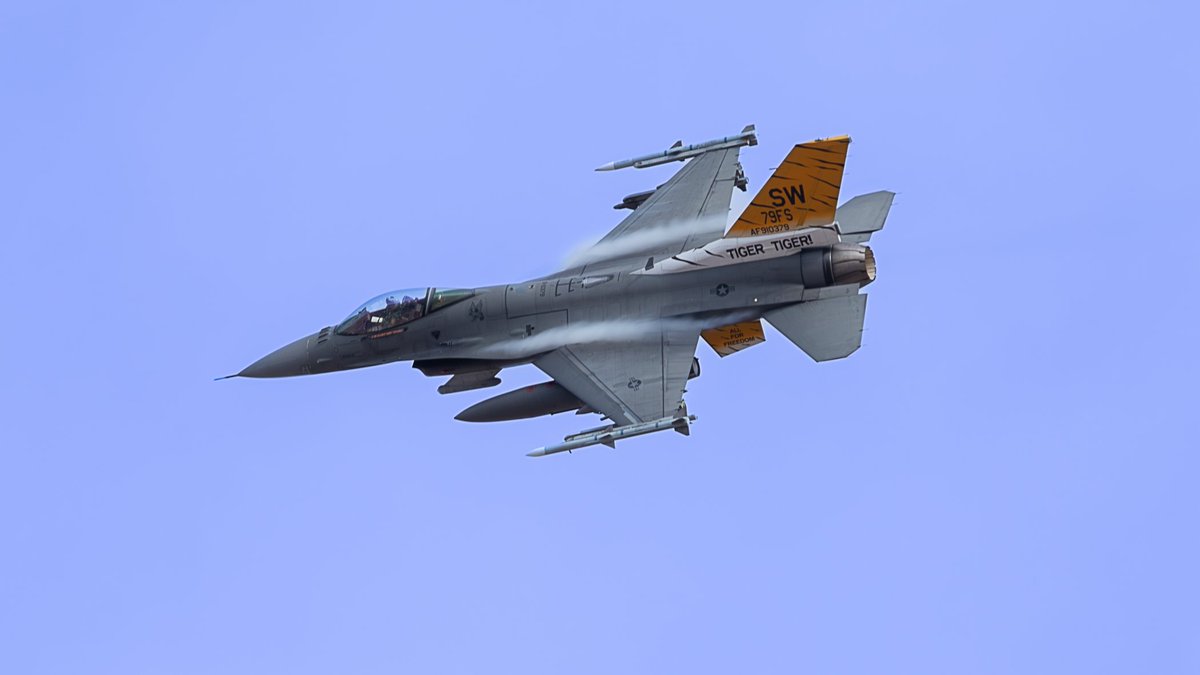 TacoPlaneSpots's tweet photo. Tiger Tiger give me the news.... No that doesn't seem right 

#planespotting #photography #photooftheday #Nellis #RedFlag #F16 #FighterJet #USAF #Military #Avgeek #Raptor #aviationlovers #aviation #photographer #LasVegas #Shaw #ShawAFB #79fs #Tiger #CAG https://t.co/L89GB5JvwS