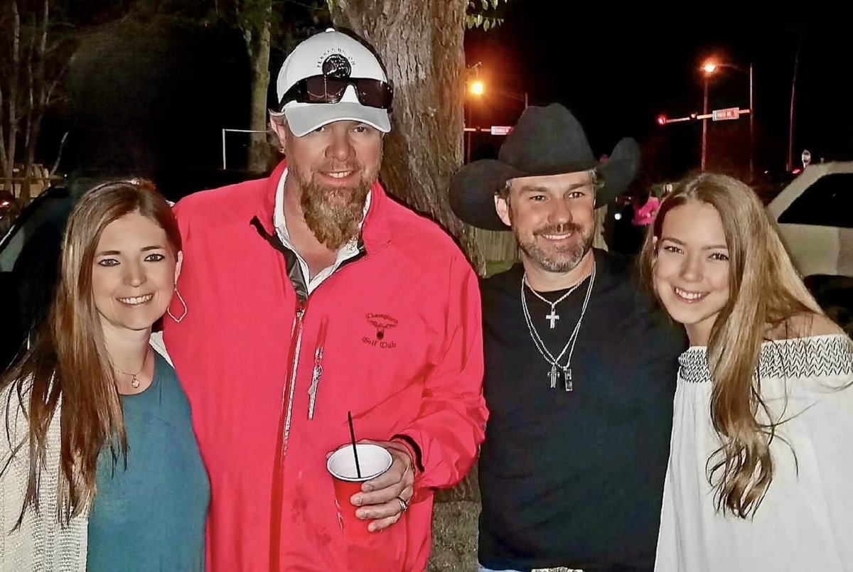 KyleRainerMusic's tweet photo. I am heartbroken to hear the news of the passing of our friend, @tobykeith !  The music industry lost a great American Patriot and music icon! I will definitely miss your presence at Hollywood Corners!  Prayers to the entire family!! RIP my friend…you will be greatly missed!! 🙏🏻 https://t.co/rUgqO6ACUl