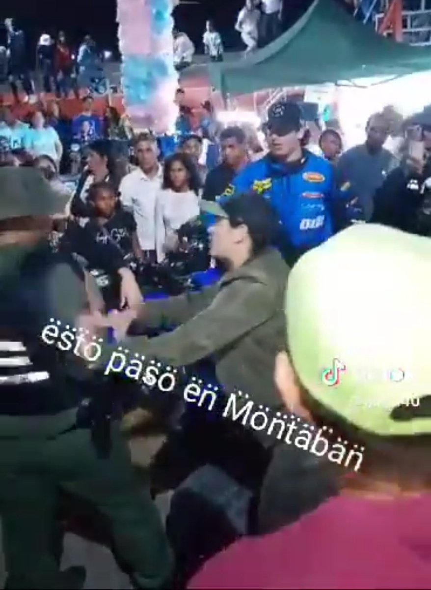 Carol18ing's tweet photo. Tres Doritos después... A RESPETAR A LOS CUERPOS DE SEGURIDAD DEL ESTADO. Vamos pues a coger mínimo ¿Y los Padrinos mágicos? Excelente Señor Fiscal @TarekWiliamSaab, la justicia debe prevalecer. https://t.co/NW8K0lVgkL