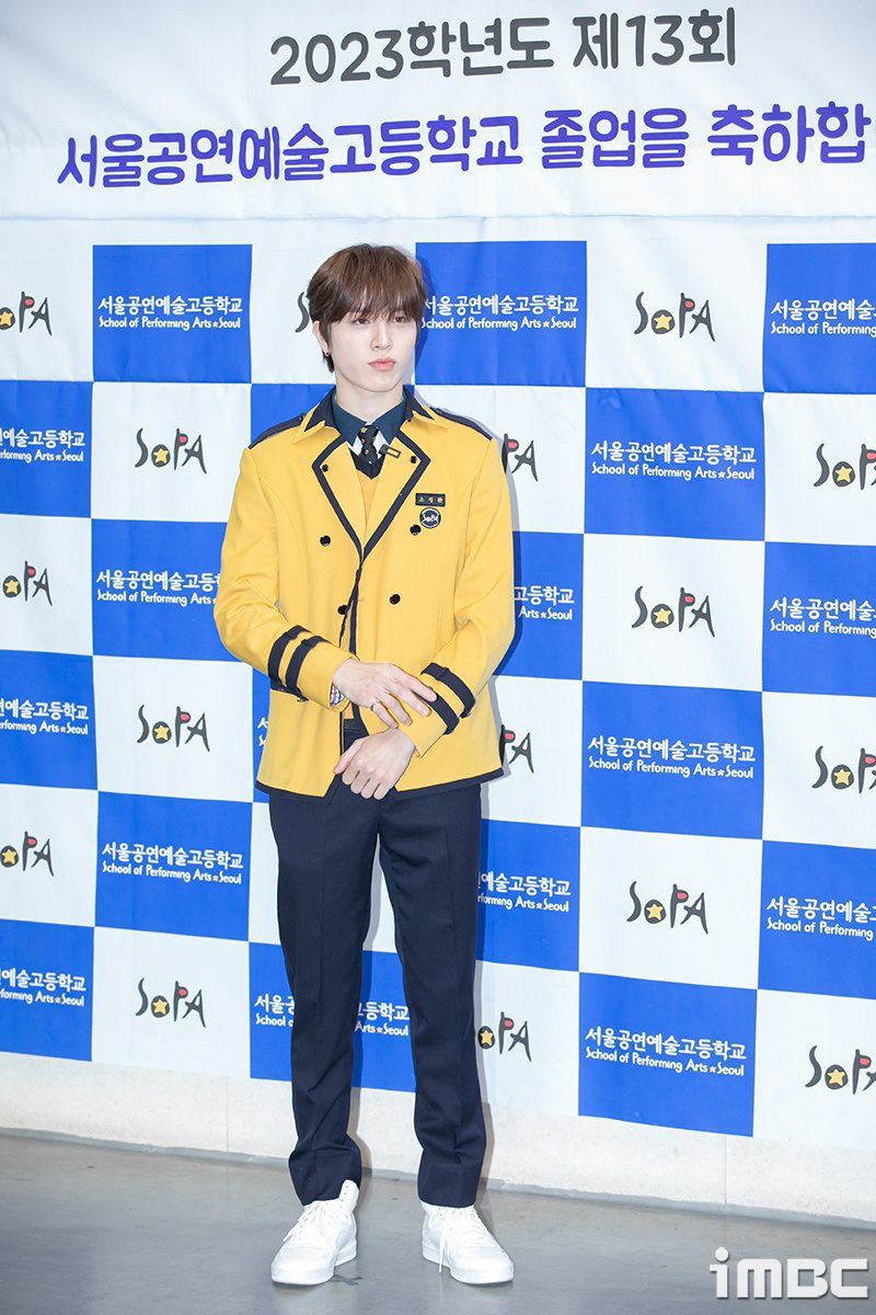 The joy and happiness on my graduation day! 🎓🌟✨ After a long journey of hard work, it's finally time to celebrate this achievement. Thank you to everyone who has supported and encouraged me along the way. The future, I'm ready for you! 💪🎉