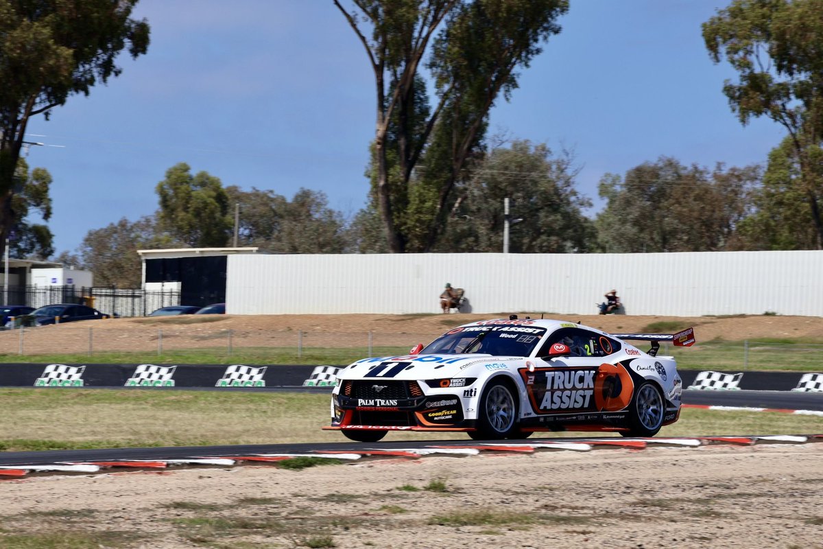 SupercarXtra's tweet photo. The Victorian-based teams testing at Winton today. #RepcoSC #Supercars https://t.co/qMG7o5MAta