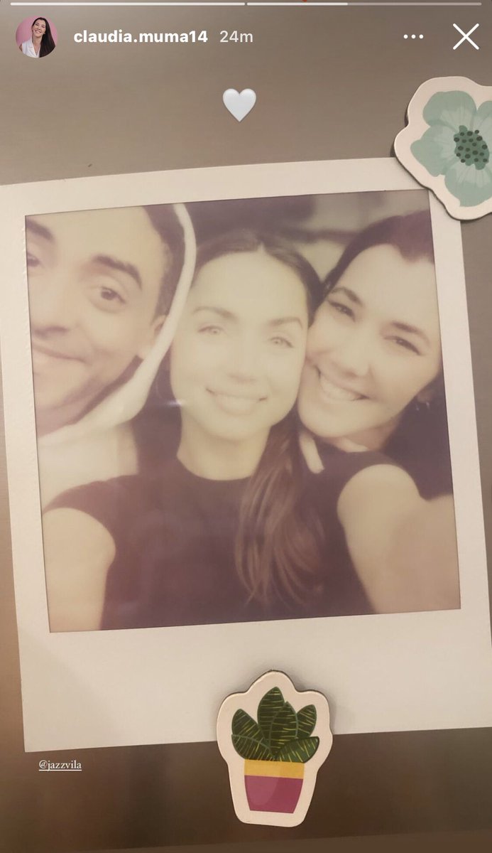 dearmassglow's tweet photo. Ana de Armas with her friends! 
📸 Via @claudia.muma14 story iG https://t.co/ZihzvEfeW4