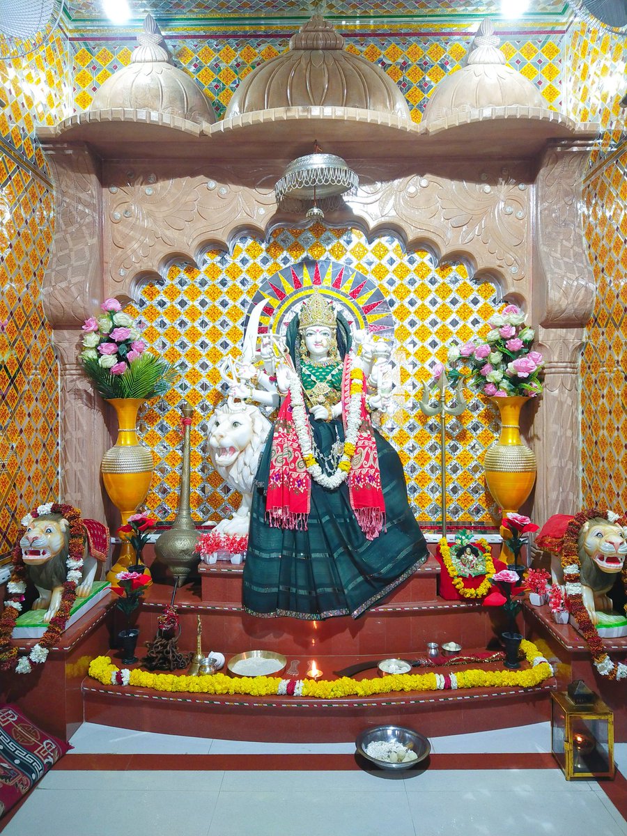 Renwaldham's tweet photo. माँ कुल्लू-भगवती के आज *अखण्ड ज्योति के साथ 07/02/2024( माघ कृष्ण पक्ष   द्वादशी तिथि संवत (2080)बुधवार* के मनमोहक छवि  के अद्भुत श्रृंगार दर्शन
जय माँ कुल्लू भवानी 
#renwaldham #kulluwalimata #mata #veshnodevi #salasar #salasarbalaji #khatu #khatushyam #devimaa #mataji https://t.co/pEaihTftEd