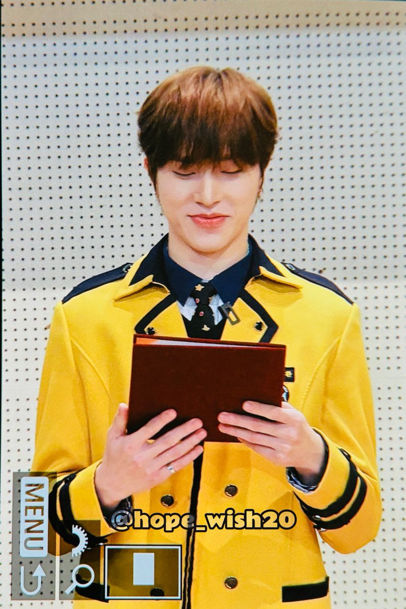hope_wish20's tweet photo. 240207

🥹🫳🏻

#소정환 #SOJUNGHWAN 
#트레저 #TREASURE https://t.co/GQi0rvhAck