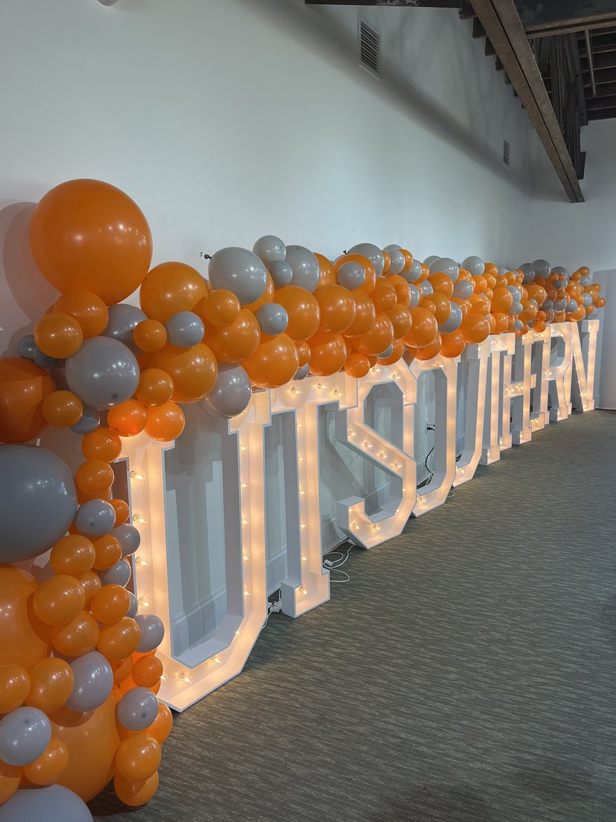 WrenB4Chargers's tweet photo. What a great kickoff to #FireWeek @UT_Southern Lots of excitement and energy creating a spirit of giving back and paying forward. https://t.co/BP16x3Meao