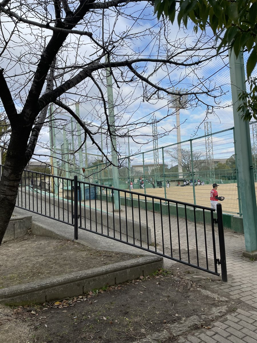 fumi5247's tweet photo. エンドレスエイトの盆踊り会場は、今年4月1日から取り壊し工事が始まるので、立ち入り禁止になる可能性あり。隣りの野球場も無くなるので見に行くなら、お早目に。近隣住民向けの説明会は来週
#涼宮ハルヒの憂鬱 https://t.co/Qr30c2Hmup