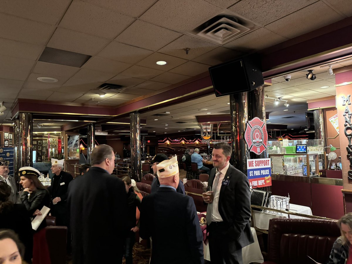 KRobbinsMN's tweet photo. Enjoyed talking to Veterans from the @MN_Legion tonight about their Legislative priorities, including fixing the e-pull tabs.  These men and women fought for our freedom &amp; now they are fighting to continue their charitable work in our communities! 🇺🇸 https://t.co/XyhCcH7569