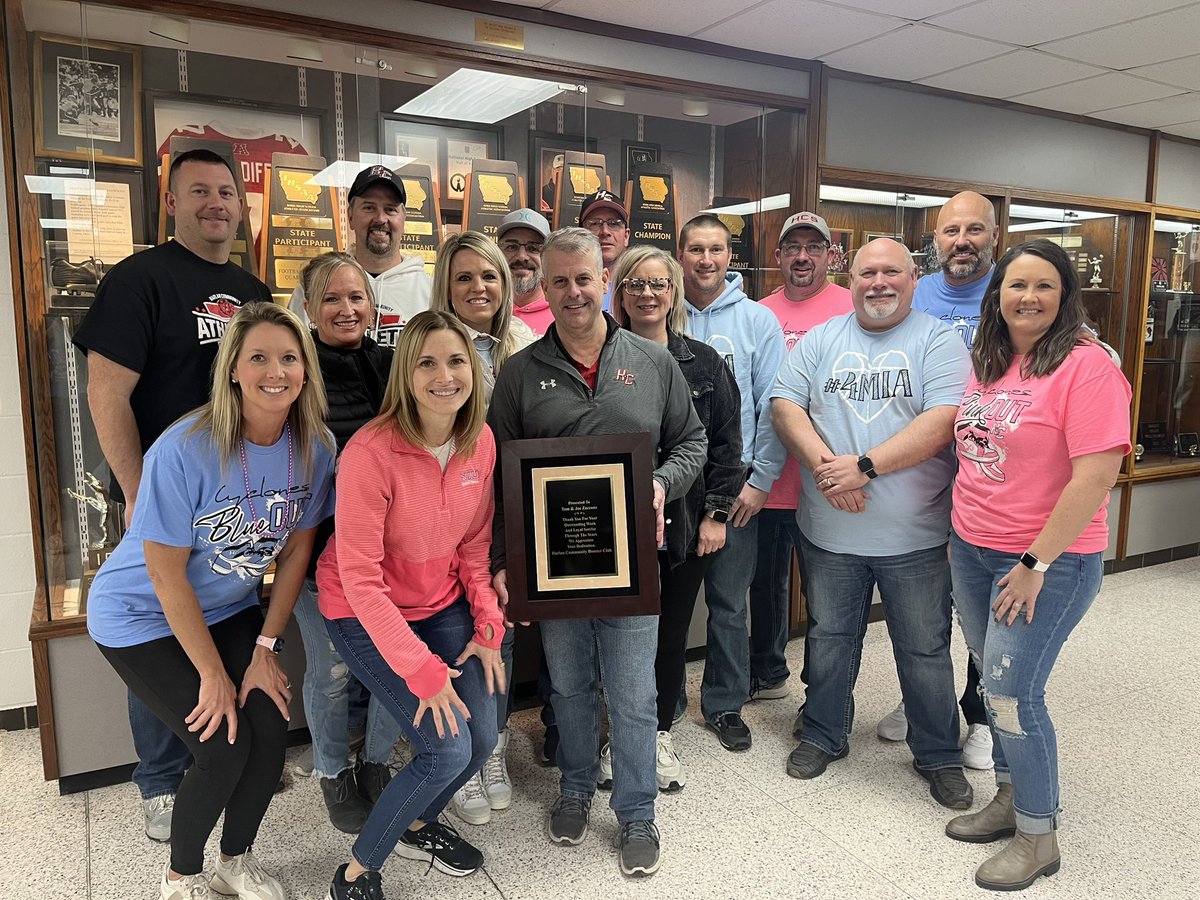 🏆Tonight, Joe and Tom Zaccone were welcomed to Harlan Community Athletic Booster Club Hall of Fame!  

🙌We thank Joe and Tom for their volunteerism and being huge supporters of all things Harlan Athletics!

Tom accepted the award on behalf of he and his late brother Joe. ❤️🌪️🖤