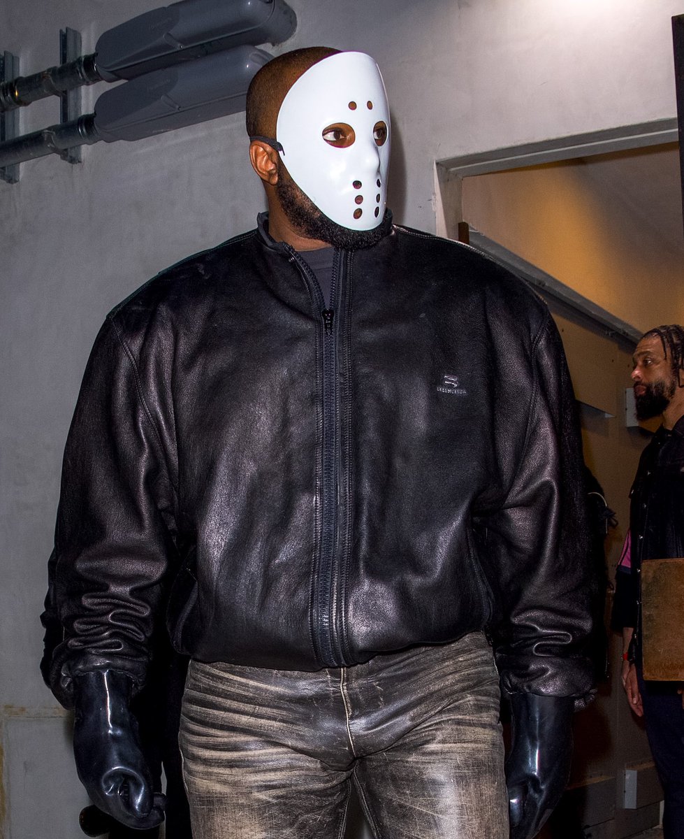 ICYMI: Donald Glover named Kanye West as his “GOAT” rapper. 

“I know that’s controversial, but I feel like we wouldn’t have any of the rappers we have now without [Kanye West].” 

MORE #GoatTalk 🎥 bit.ly/42xhlp5