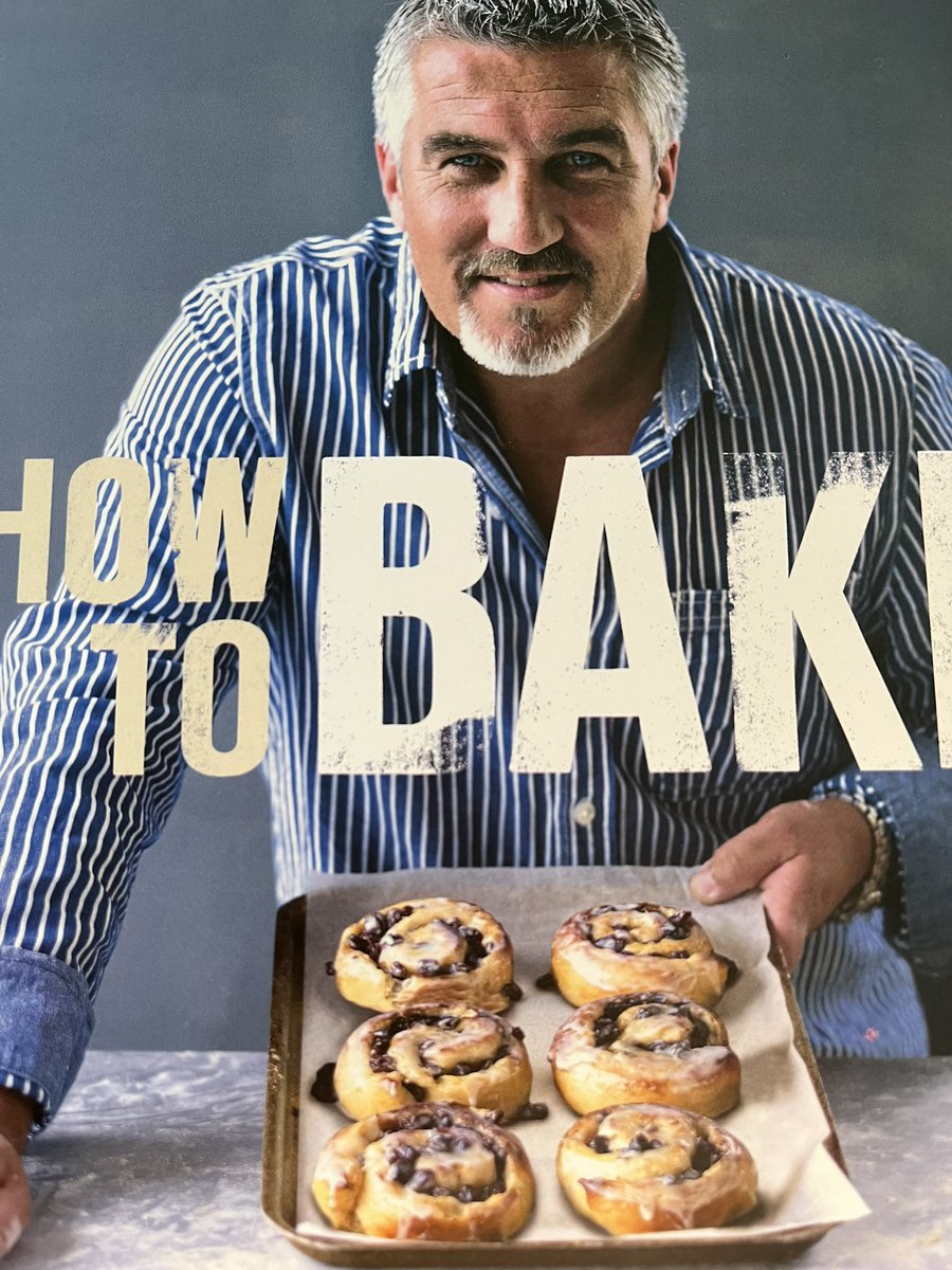 basil359203870's tweet image. #PaulHollywood  の著書をとうとう買って読んでいます
こねて丸める仕草が力強くて
カッコいい
さて、何を焼こうか
2012年の本
ようやく手に入る幸運
紙の本、ありがとう
ROSEの本、Maryの本といっしょに大切にする
#howtobake