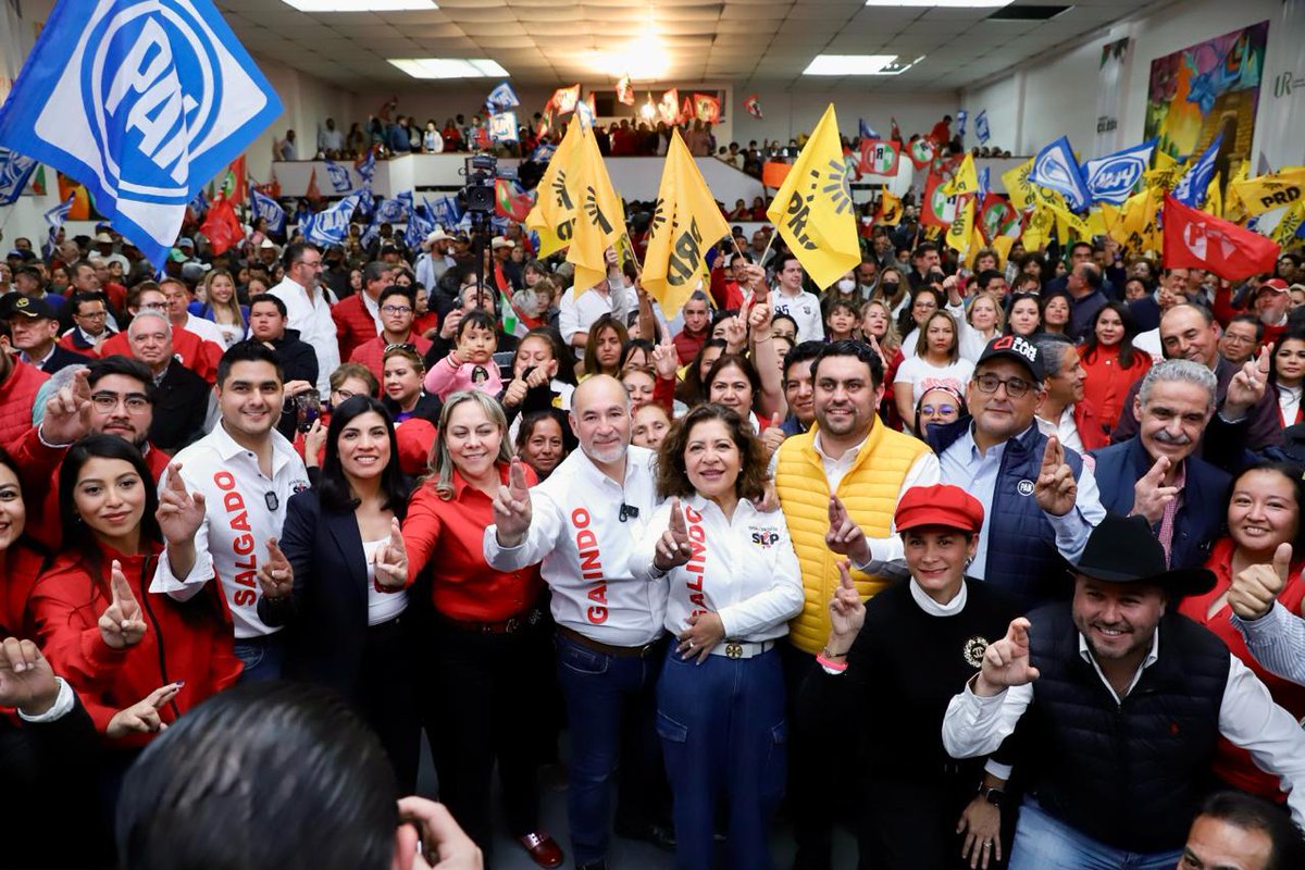 EF_Galindo's tweet photo. Con gran entusiasmo y convicción, me registré como  precandidato de la Coalición Fuerza y Corazón por San Luis para la alcaldía capitalina. 

Con la confianza de las y los potosinos, vamos por tres años más para seguir trabajando por nuestra ciudad. ¡En San Luis cabemos todas y todos!