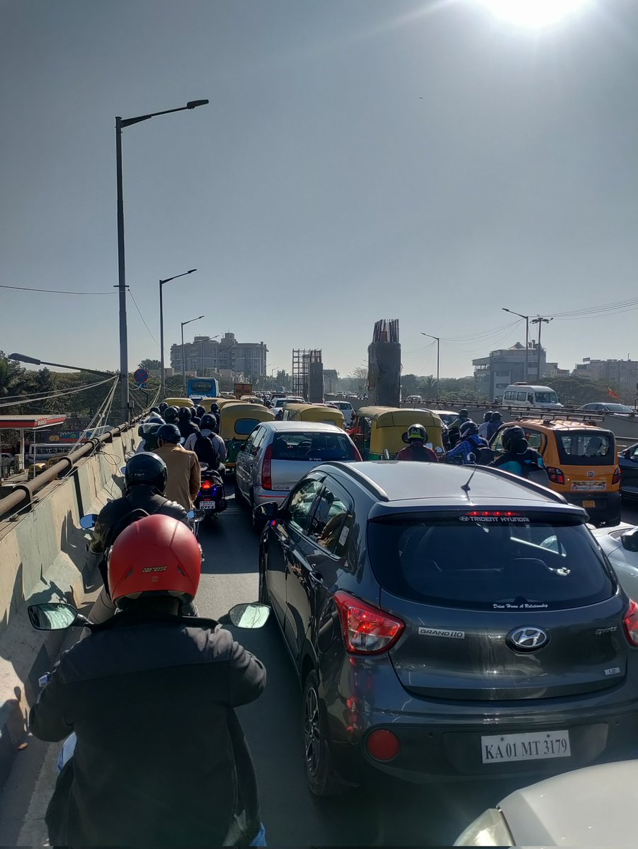 techneis's tweet photo. The story everyday! #Bengaluru #rush #Traffic https://t.co/3A4HBbzlS9