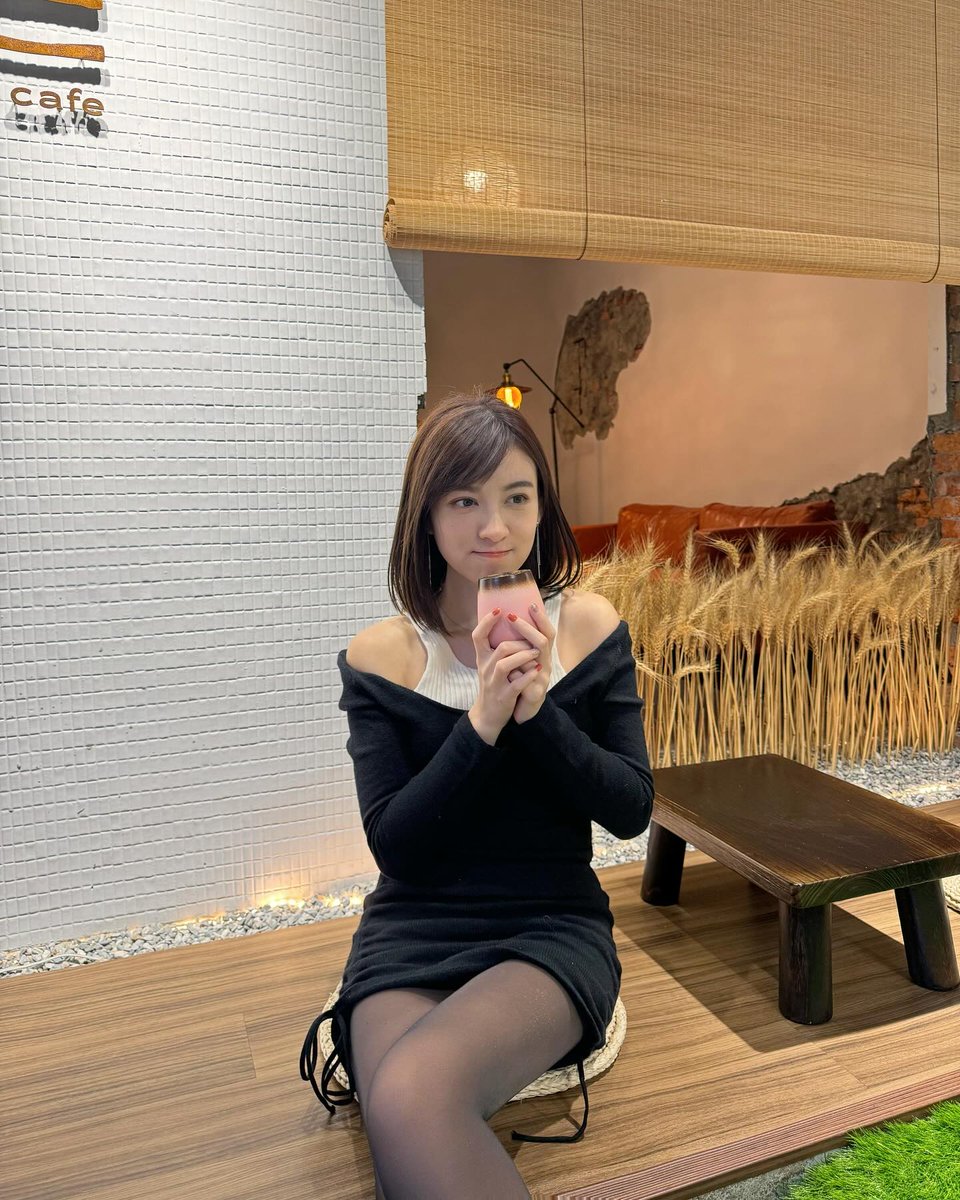 HongKong_Gar's tweet photo. 陳嘉倩著黑絲遊台灣, 貼下相引大家
#陳嘉倩 #嘉倩 #KaSin #kasin520
#主播 #TVB前主播 #前TVB主播
#港女 #香港 #女神 #美女 #流量密碼
#短裙 #黑絲 #短boot #絲襪
#美腿 #腳交 #腳控 #長腿 #肉腿
#視姦 #打飛機 #J圖 #射屏 #扯左 https://t.co/IwMSpI1zrM