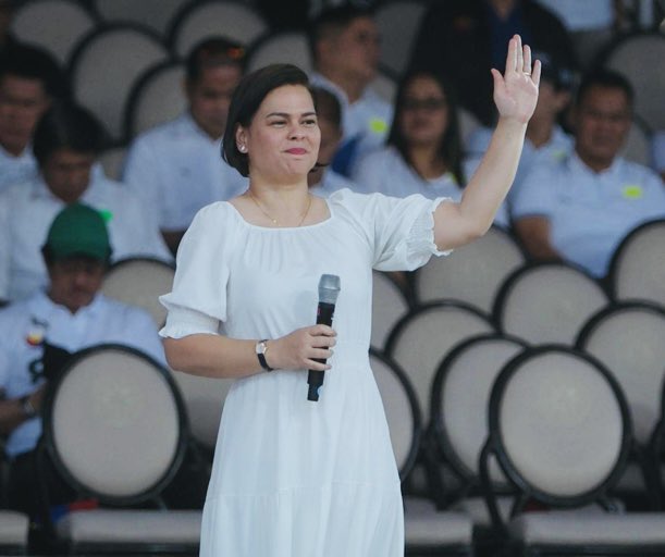 JohnAmasa2's tweet photo. It's about time na mag resign na si VP Inday Sara, as DepEd Secretary, bago pa siya paglalaruan ng mga alipures ni tambaloslos. She must assert as an opposition.

Basag na ang uniteam. Wala ng delikadesa ang gobyernong ito, para sa Sambayanan. 

Bangag at swapang ang namumuno. https://t.co/wPh0qFXi75