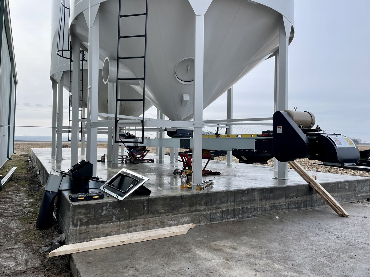 BDallmanDEI's tweet photo. Equipment Installs are happening as we get ready for Spring Planting! #spring2024 #soybeanseed #seedtreating @AustinGabel1 @AaronSylvester @DirectEntInc https://t.co/e6wCMqdnS8