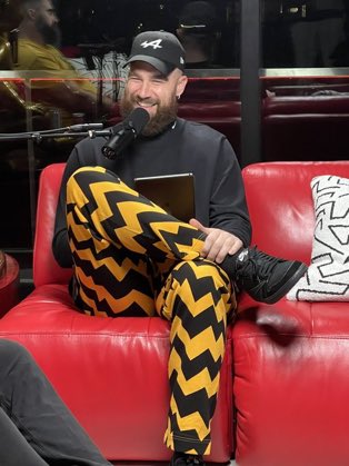 th3wayil0vedy0u's tweet image. i’m sorry what are these pants