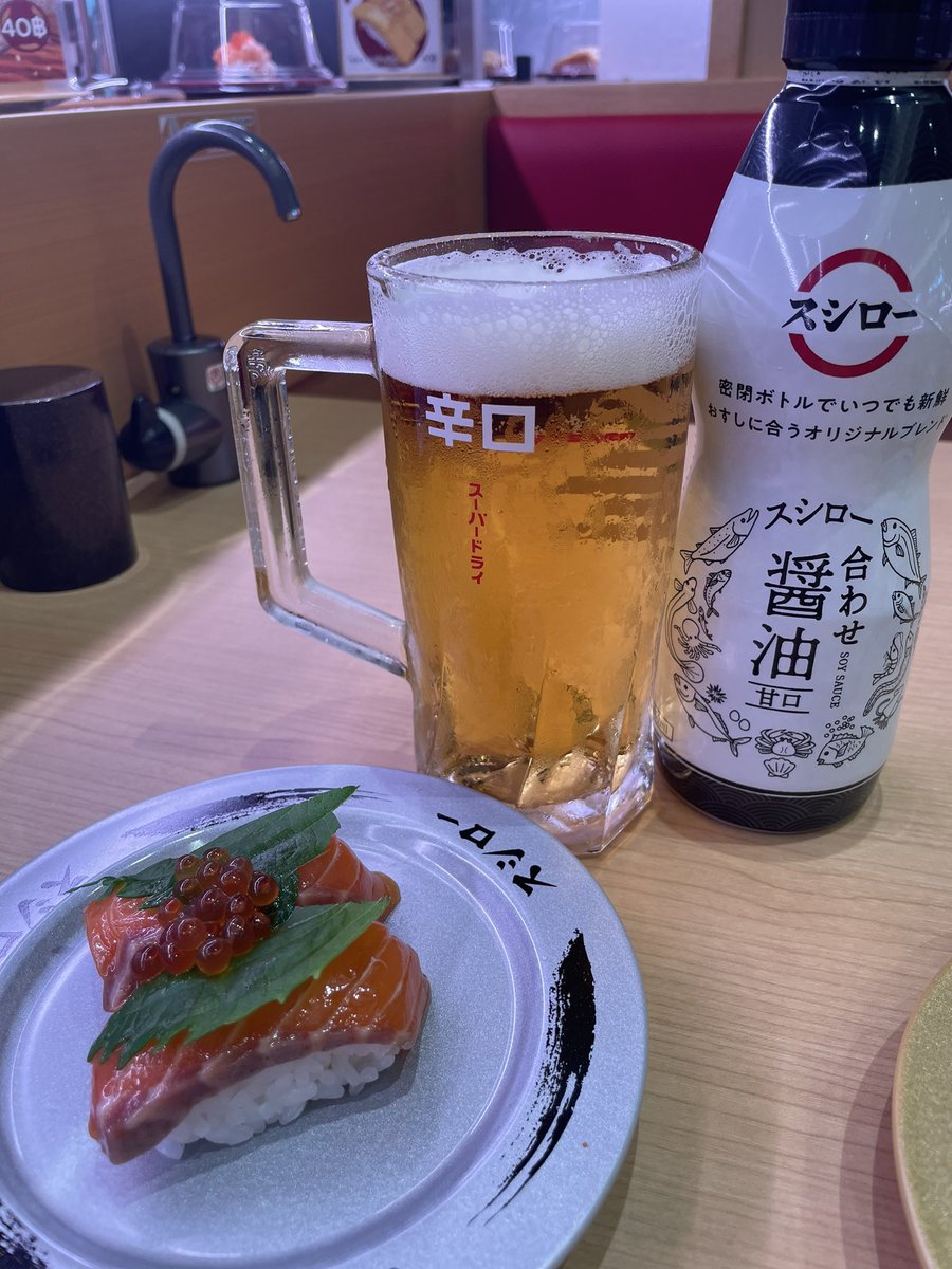 naocat2000's tweet photo. オンヌット🍣
スシローなんかビール(100B)他の店舗よりジョッキ🍺小さいの気のせい？😎 https://t.co/MwQYGL3EfP