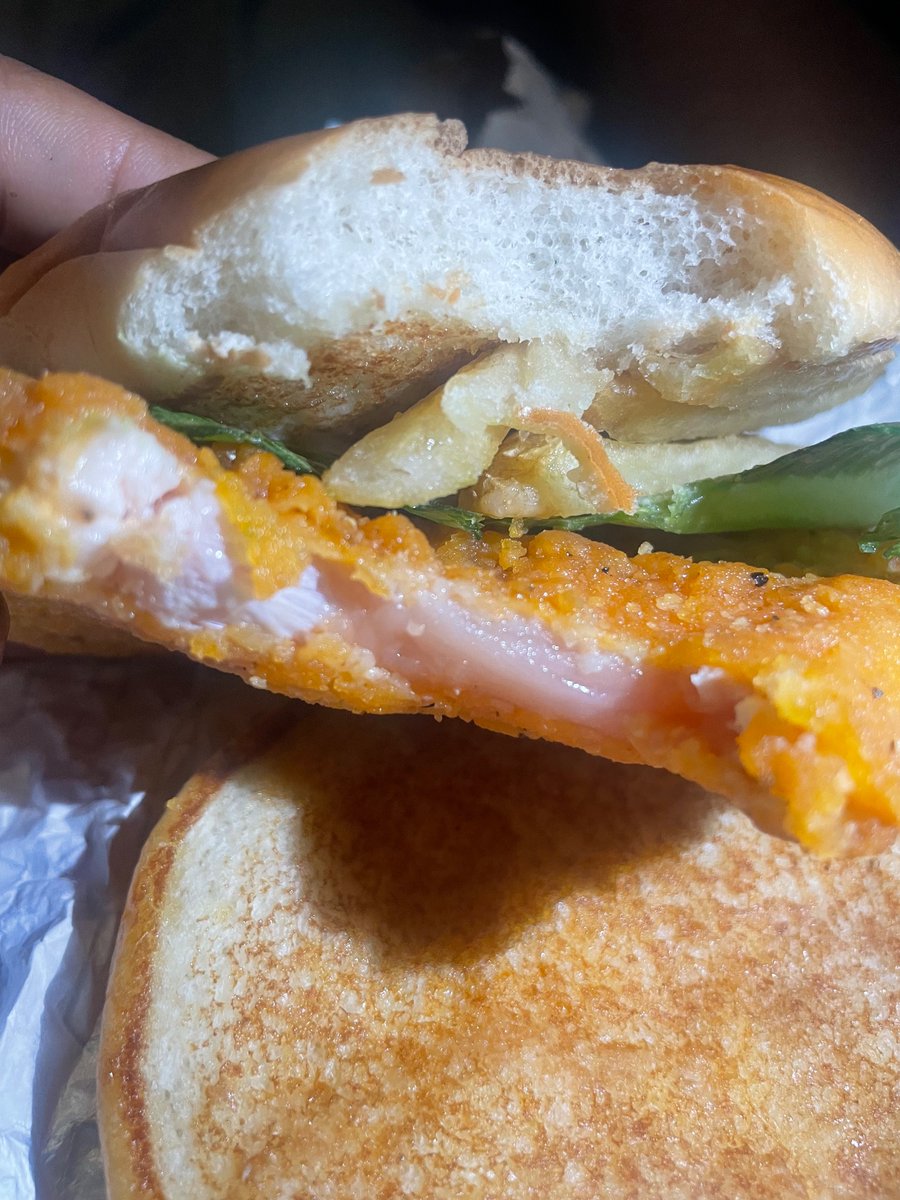 Shaquan309's tweet photo. Received raw chicken from this @Wendys location with VERY poor service as well! https://t.co/SYpTCGnkli