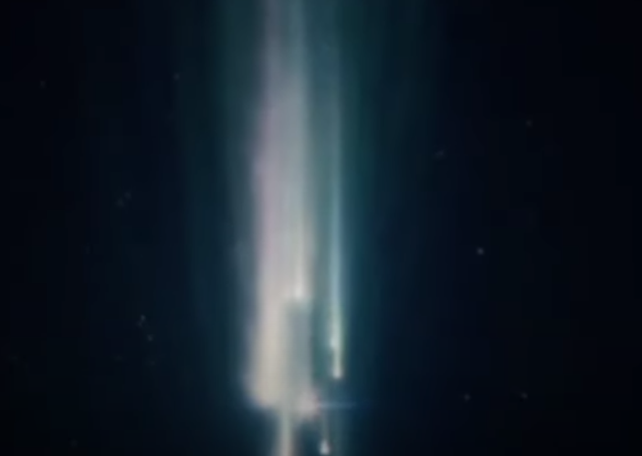 BountyQueenAran's tweet photo. It's raining wolf like aliens with glowing teeth? 

Who is the wise guy attracting these things? It's bad enough those Yautja invade... https://t.co/UomAUkRyeL