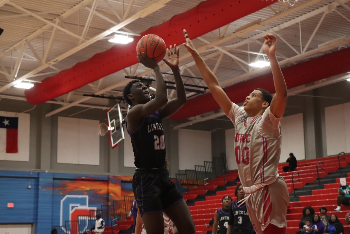 PHOTO GALLERY: Lincoln at Carter Boys Basketball. Cowboys won 66-36 in District 13-4A clash. Check out these 📸 and more on our Flickr page: flic.kr/s/aHBqjBdgYY