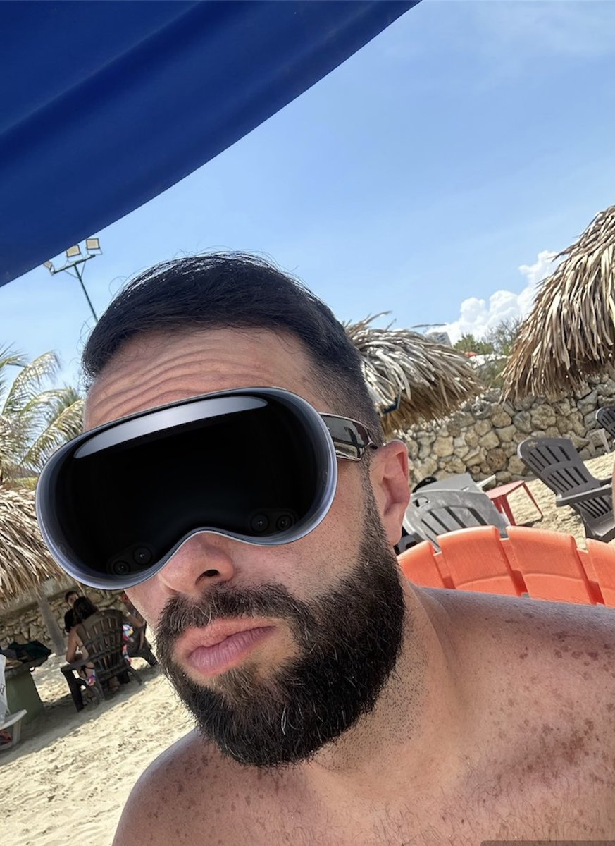 sampinsss's tweet photo. Estrenando mis Apple visión pro https://t.co/nYWbmdQcs8