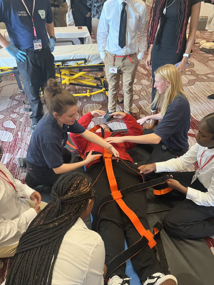 SPS_CTE's tweet photo. 15th Annual Professional Student Conference for SPS 9th Grade Students was a blast!!! Mini Drone challenge, Culinary Arts, EMT, Barbering and Cosmetology, and Career Interest surveys. #workplaceready https://t.co/DNkCTe9WjM