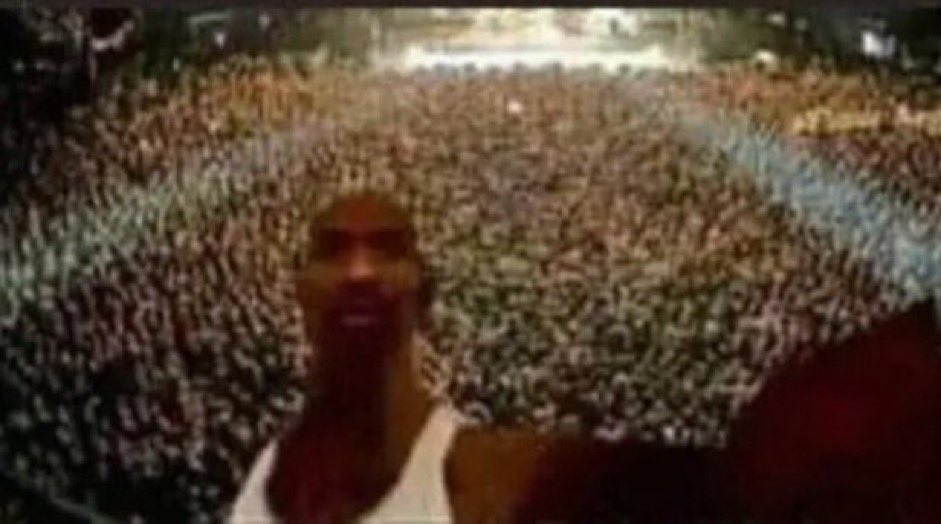 "quem vendeu a casa?"

eu no show do kanye