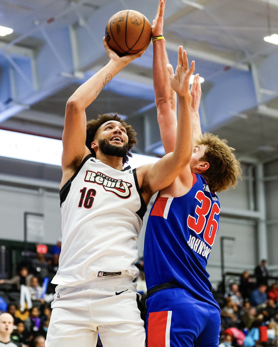 ripcityremix's tweet photo. GEORGE HIGHLIGHTS 🫡🏋️

◽️22 PTS
◽️13 REB
◽️2 AST https://t.co/p6iqr4xyx4