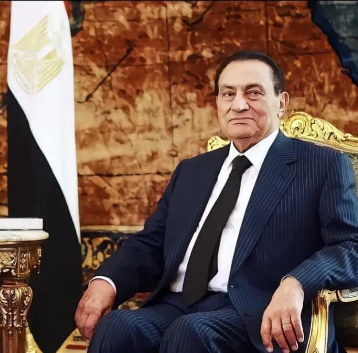 يقال الميت لا يأخذ معه شيئاً ولكن هذا الرجل أخد معه وطن بأكمله الله يرحمك يا ريس 😔💔