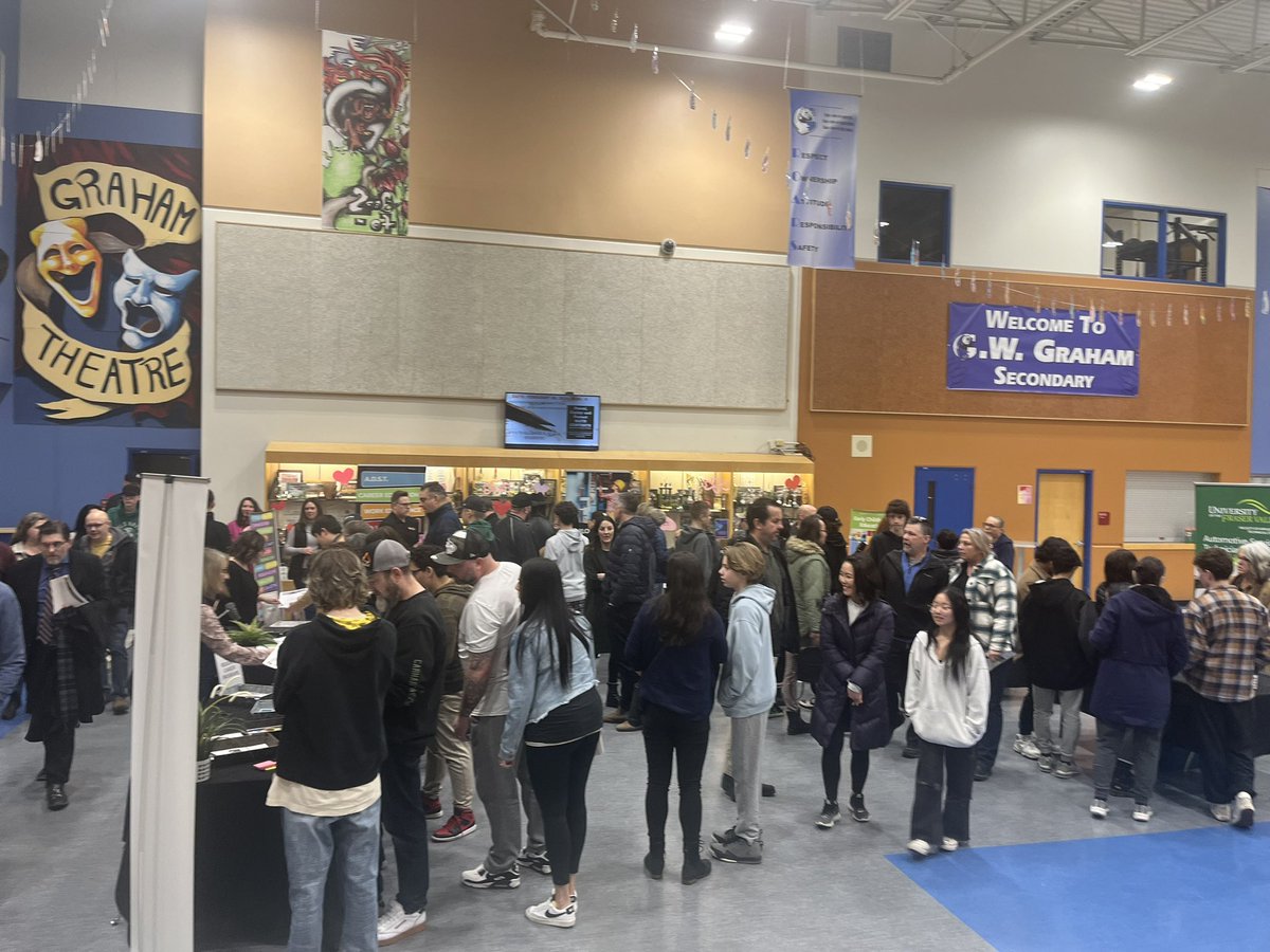 Great Careers Education Programs Info Night <a href="/GrahamGrizzlies/">GWGraham</a> this evening. Thanks to all the families for joining our passionate staff to talk about opportunities within and outside of our school walls.  #sd33learns